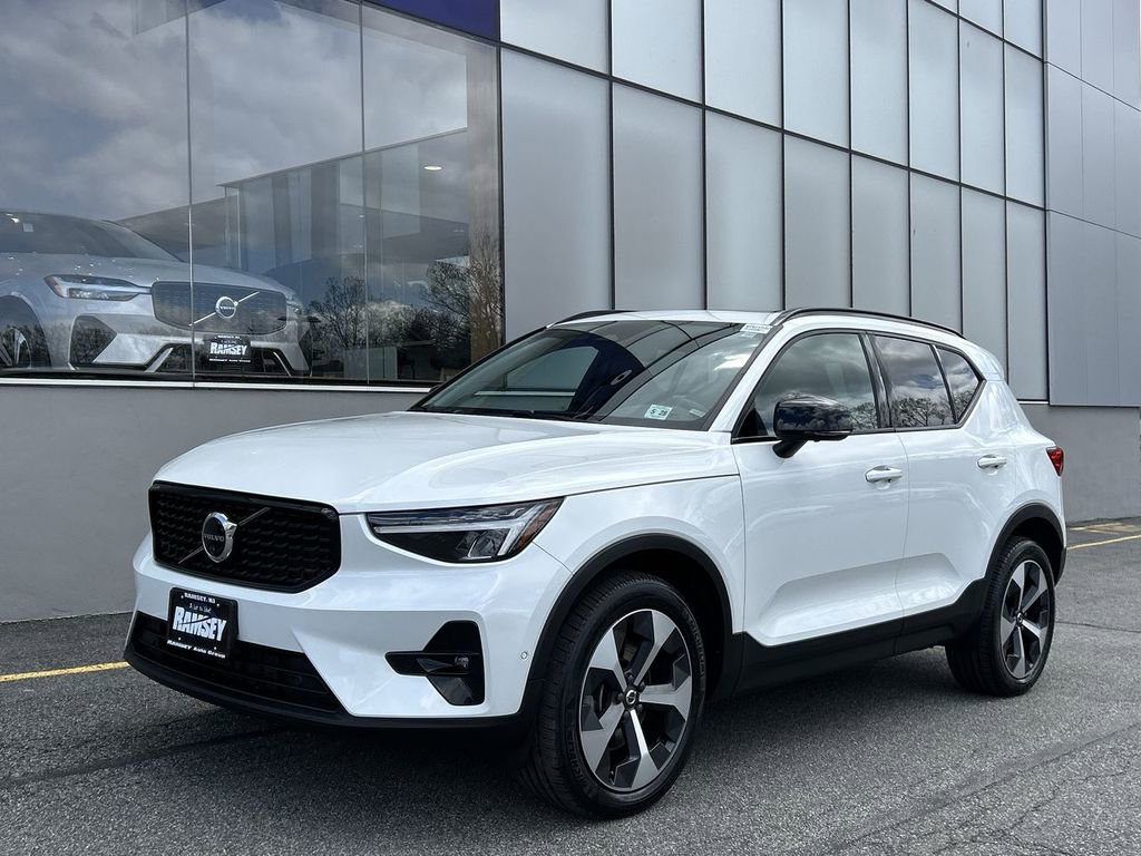 Certified 2023 Volvo XC40 B5 Plus w/ Driver Assist Package image 1