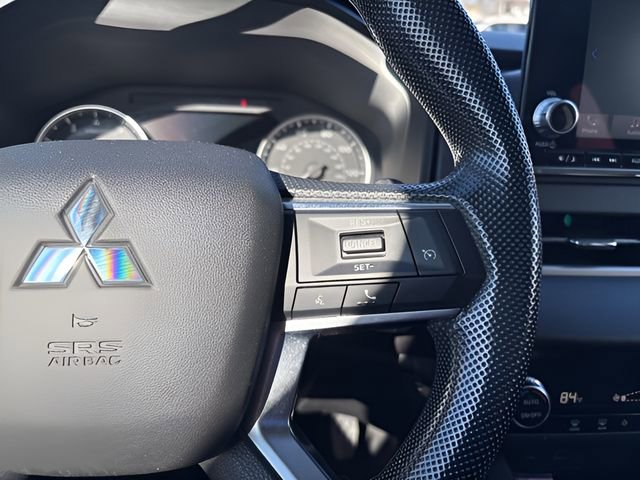 Used 2022 Mitsubishi Outlander ES image 17