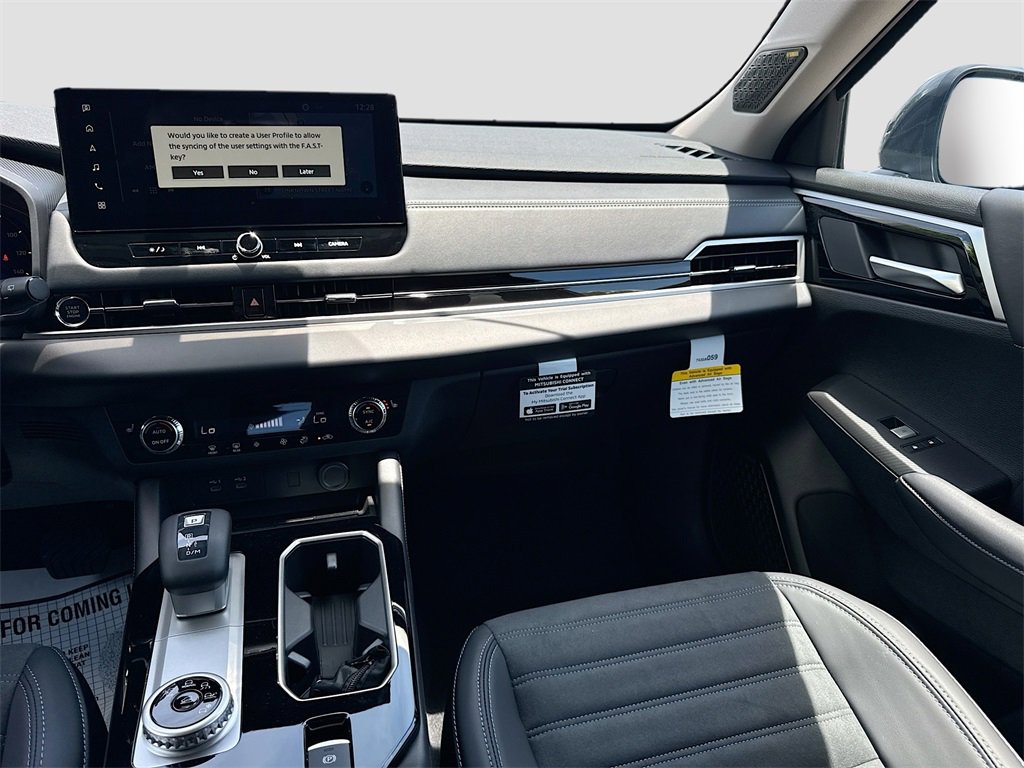 New 2025 Mitsubishi Outlander SE image 25