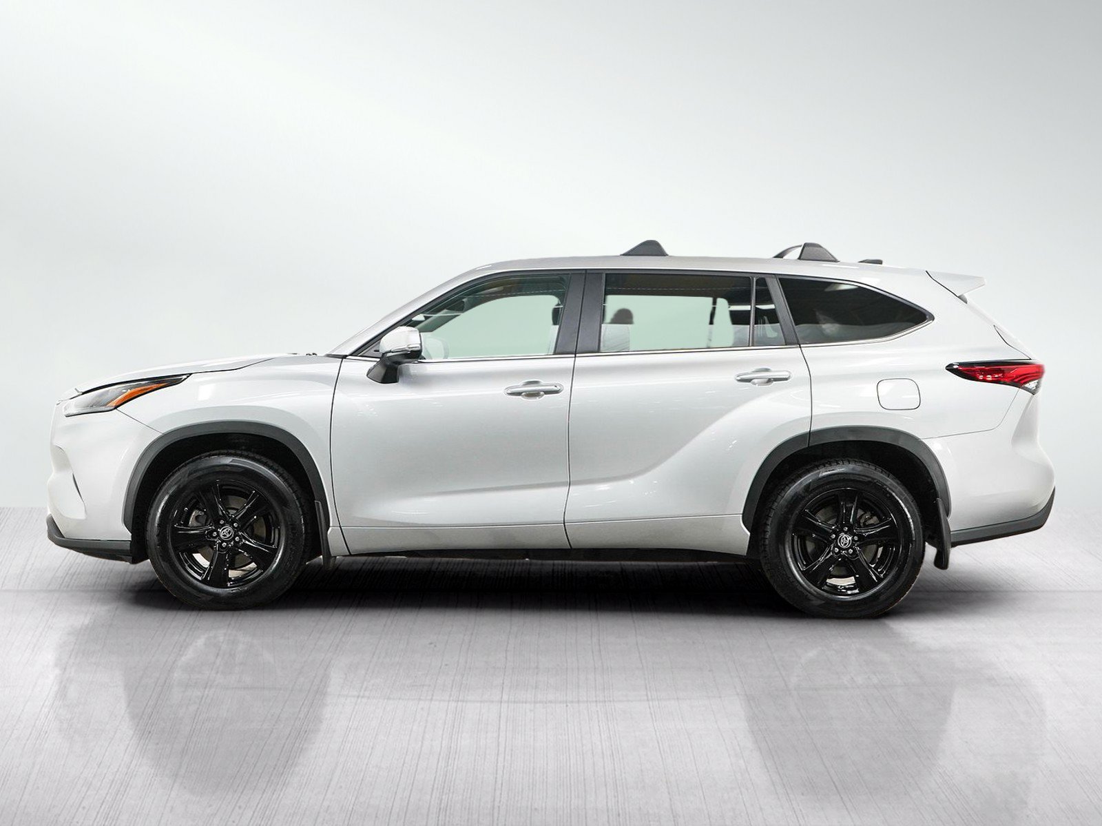 Used 2023 Toyota Highlander L AWD/4WD image 3