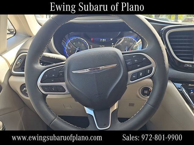 Used 2024 Chrysler Pacifica Touring-L image 14