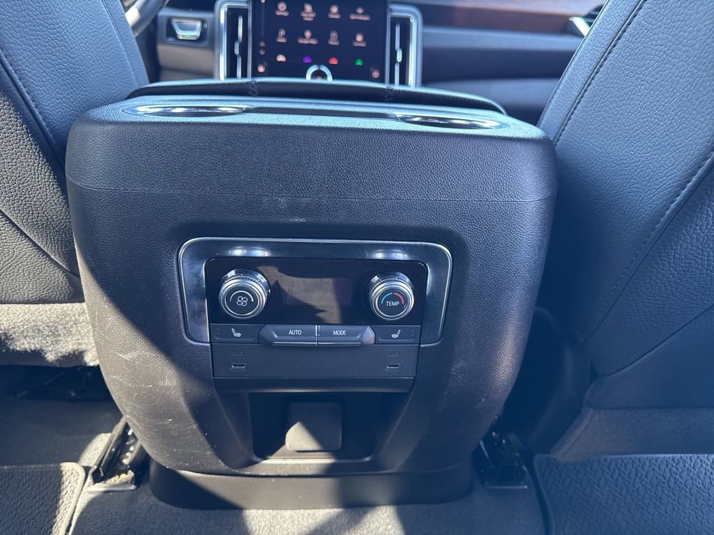 Used 2025 GMC Yukon XL Denali AWD/4WD image 24
