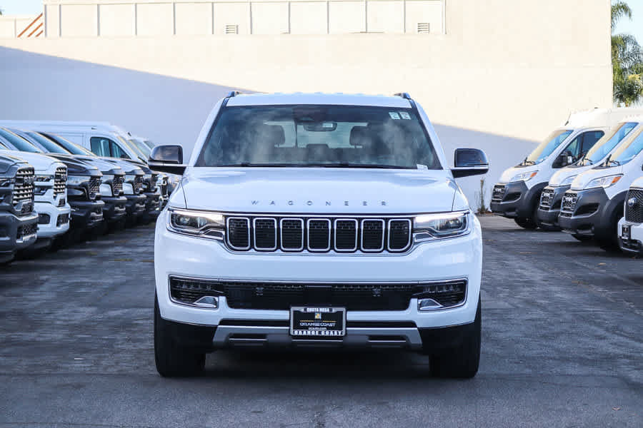 Used 2024 Jeep Wagoneer L Series II w/ Flexible Seating Group AWD/4WD image 2