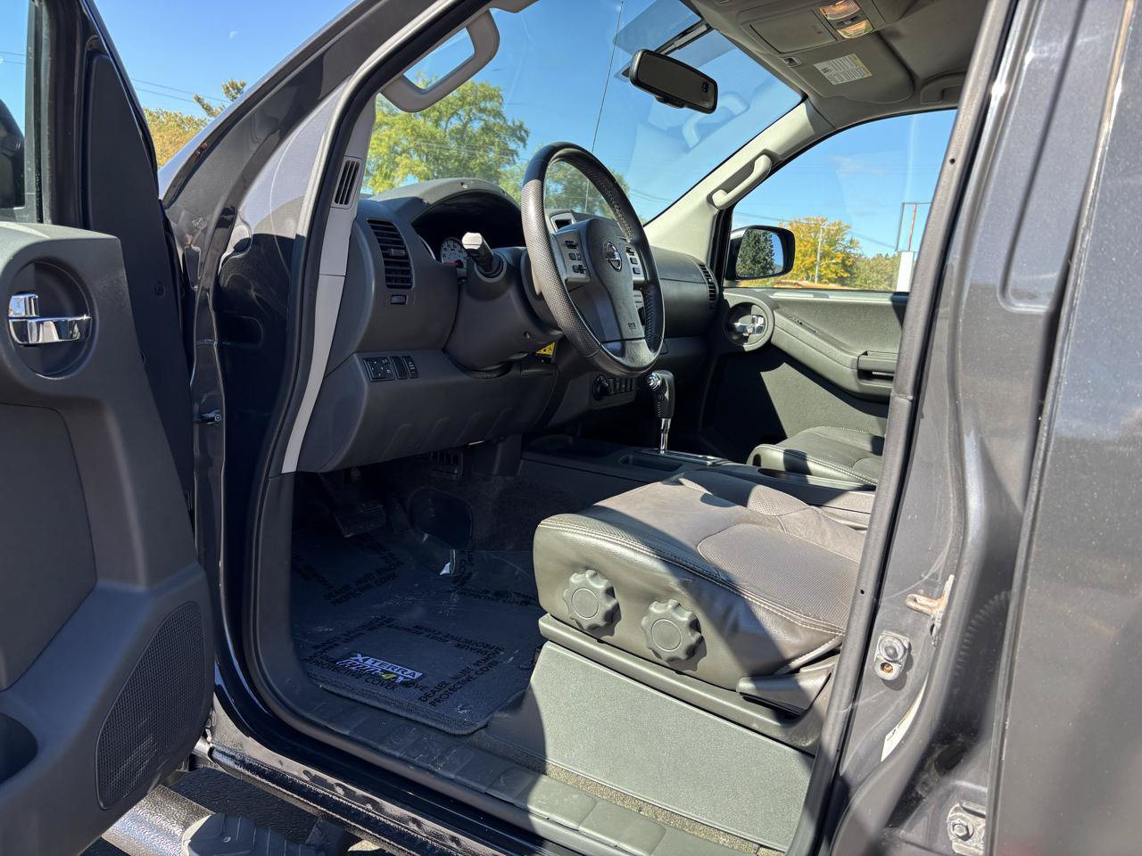 Used 2014 Nissan Xterra PRO-4X w/ Pro-4x Leather Package AWD/4WD image 16