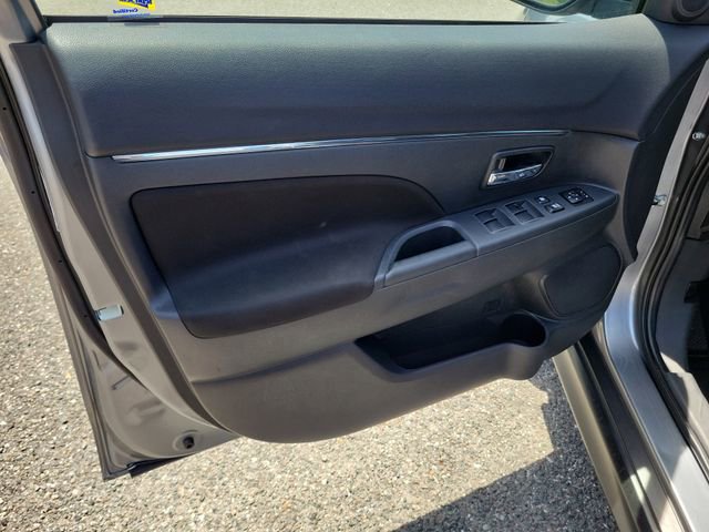 Used 2024 Mitsubishi Outlander Sport SE AWD/4WD image 16