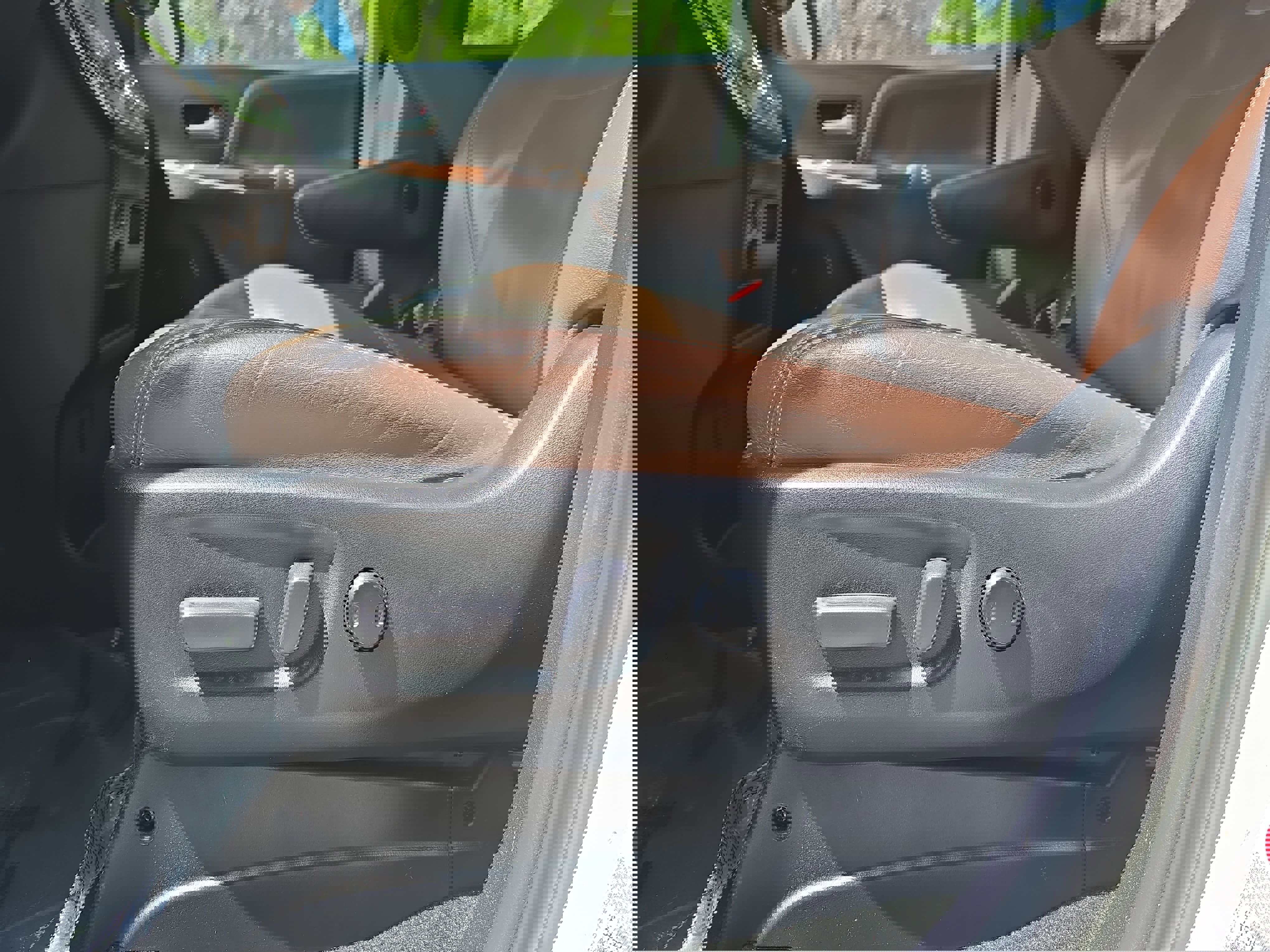 Used 2018 Toyota Sienna Limited image 28