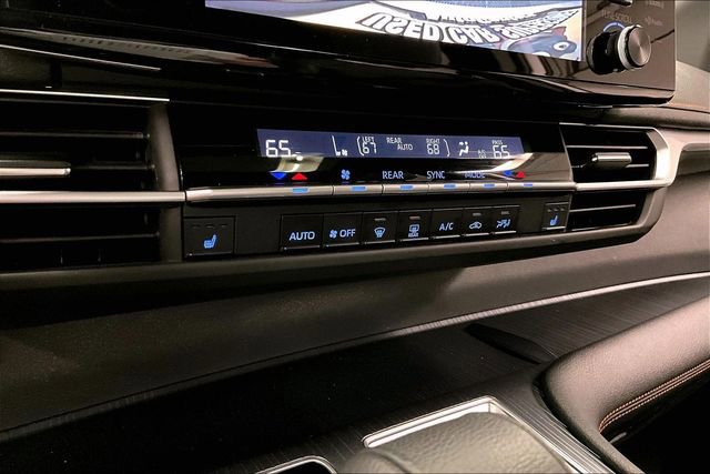 Used 2022 Toyota Sienna XSE image 28