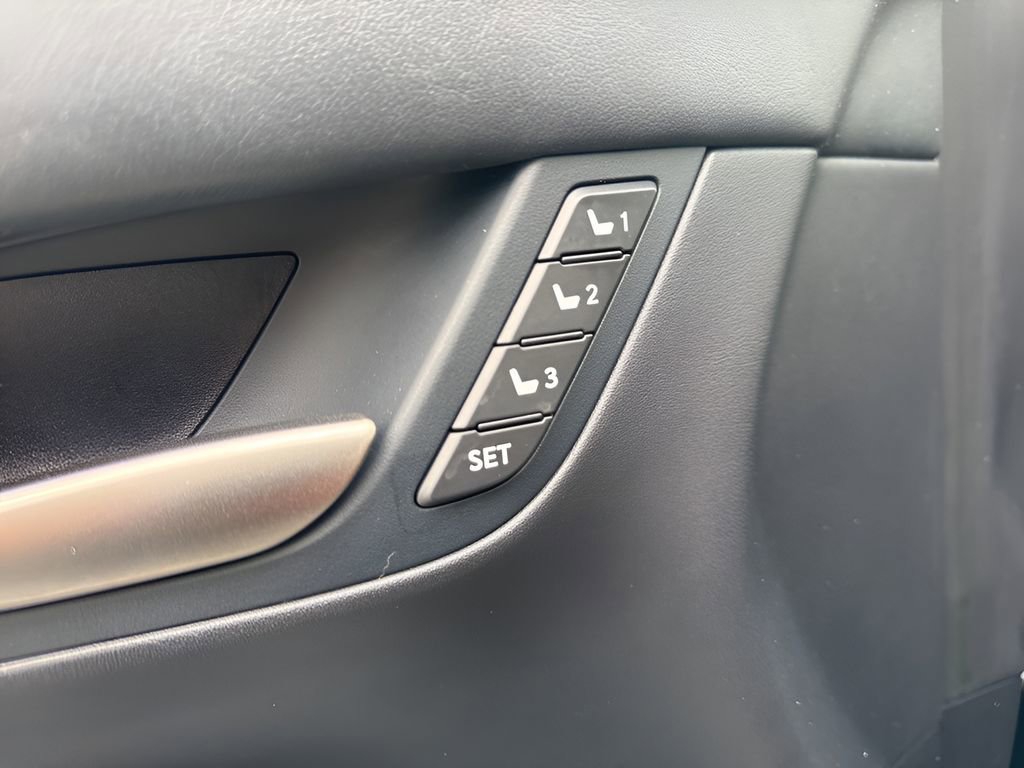 Used 2021 Lexus LX 570 4WD w/ Luxury Package image 11