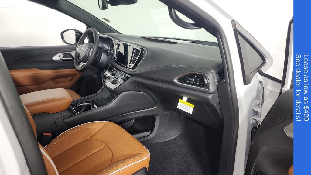 New 2026 Chrysler Pacifica Pinnacle image 31