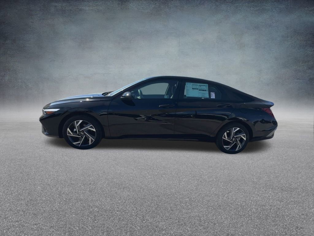 Used 2025 Hyundai Elantra Sport image 11