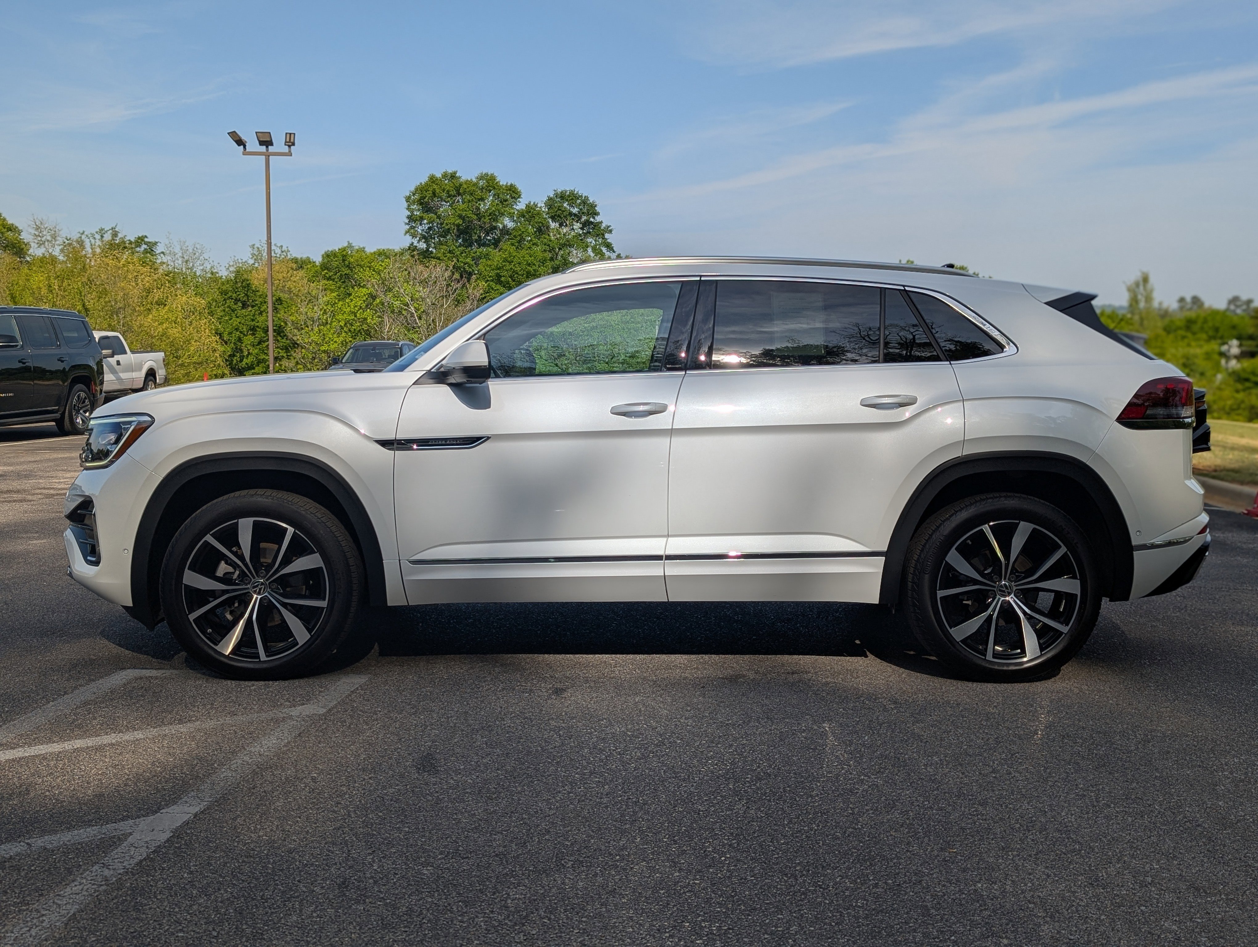 Used 2024 Volkswagen Atlas Cross Sport SEL Premium R-Line image 6