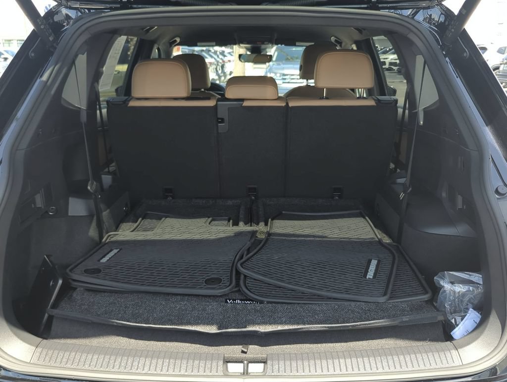 Used 2024 Volkswagen Tiguan SE FWD image 9