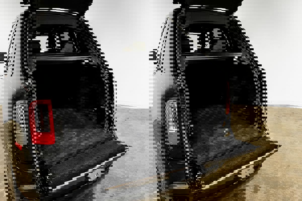 Used 2022 Rolls-Royce Cullinan Black Badge w/ Dark Exterior Package image 62