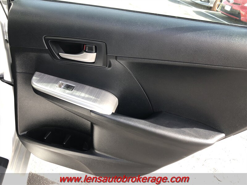 Used 2014 Toyota Camry SE FWD image 18
