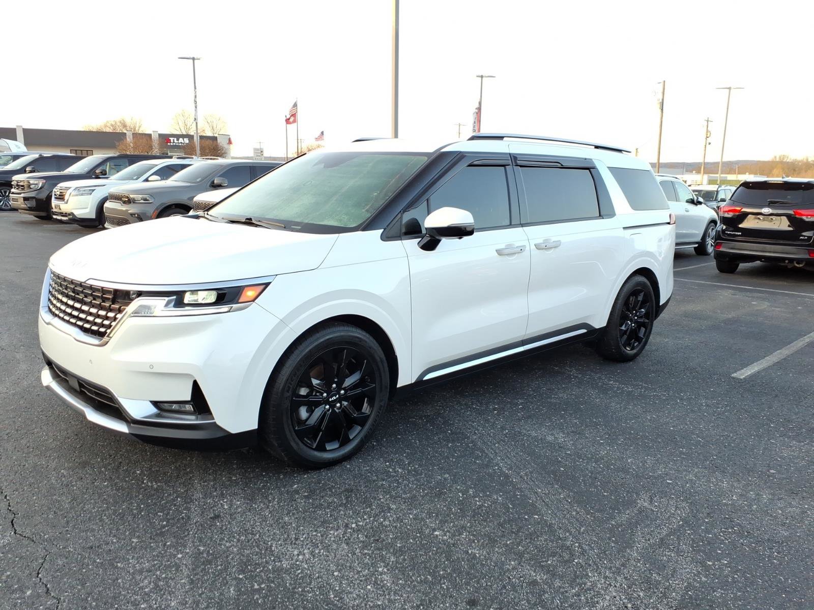 Used 2022 Kia Carnival SX image 3