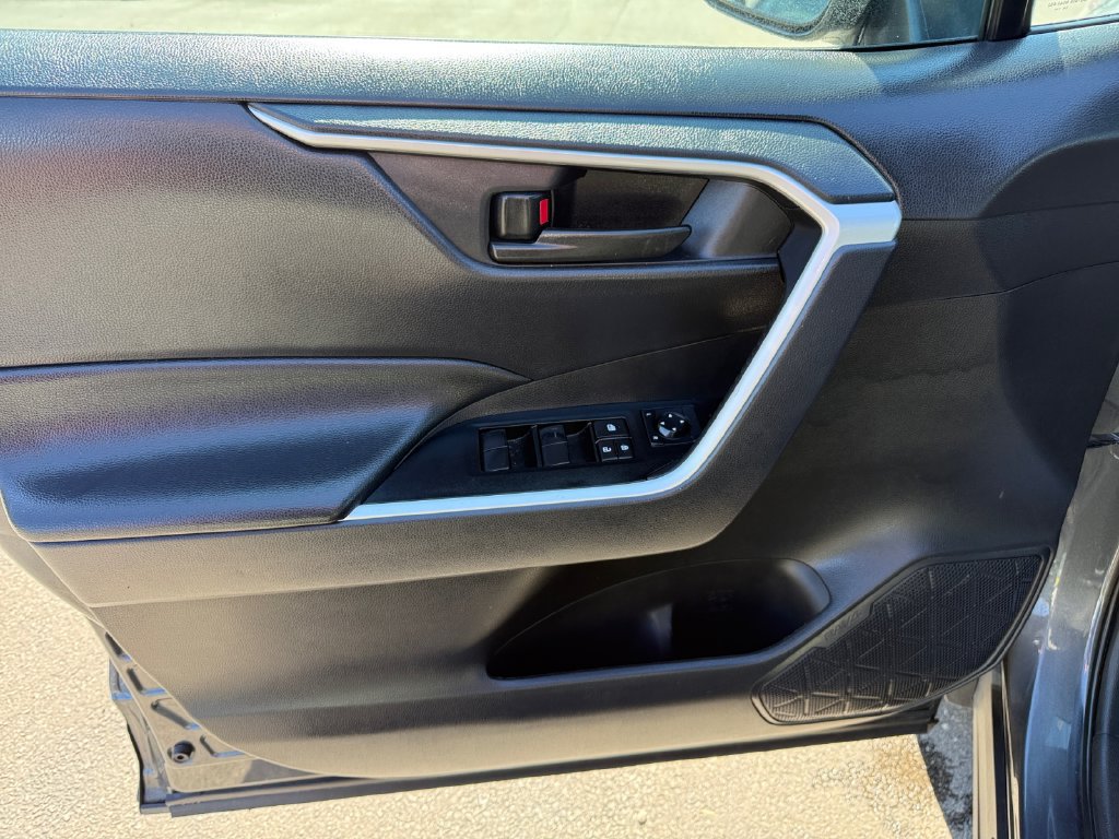 Used 2025 Toyota RAV4 LE AWD/4WD image 26