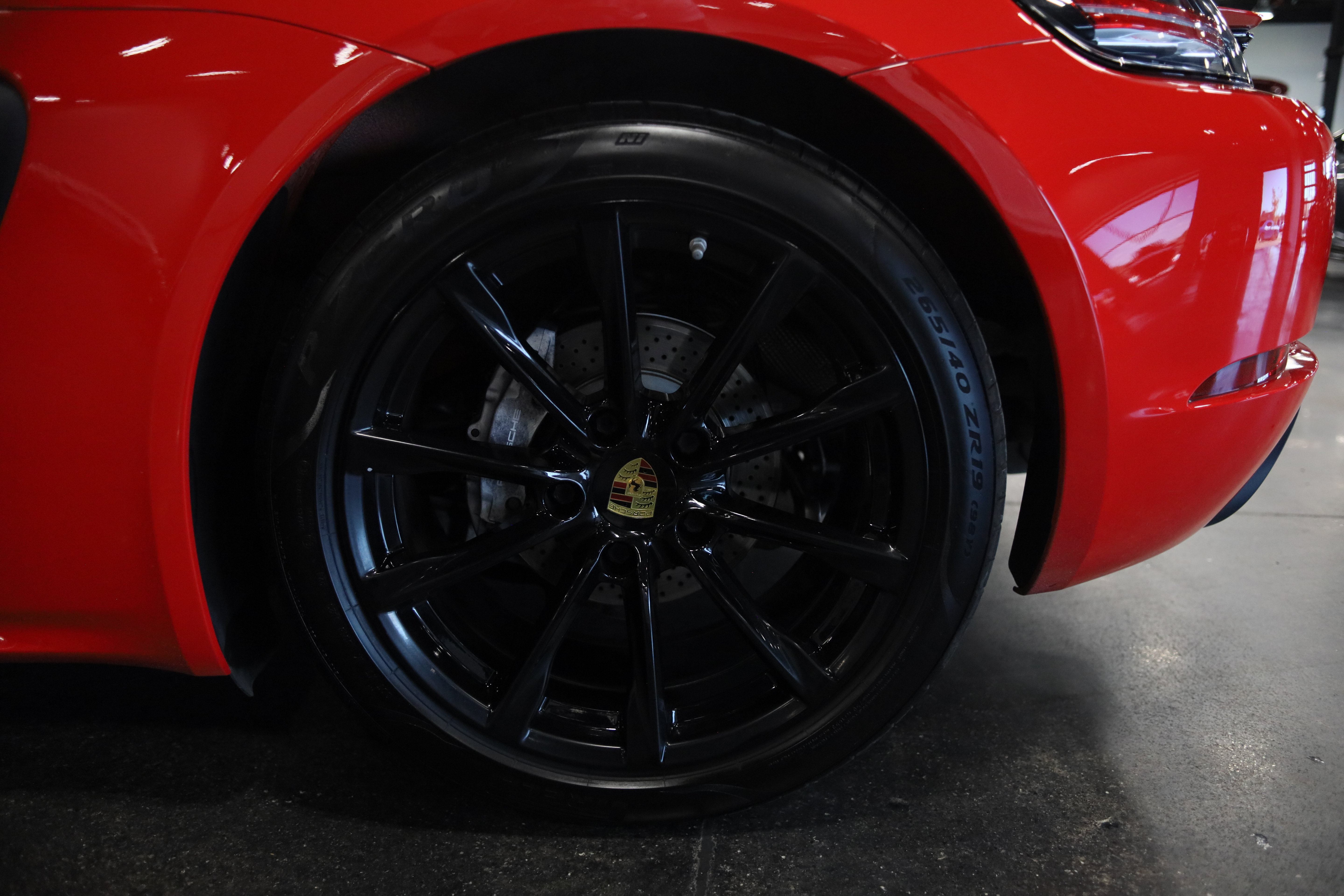 Used 2018 Porsche 718 Cayman RWD image 12
