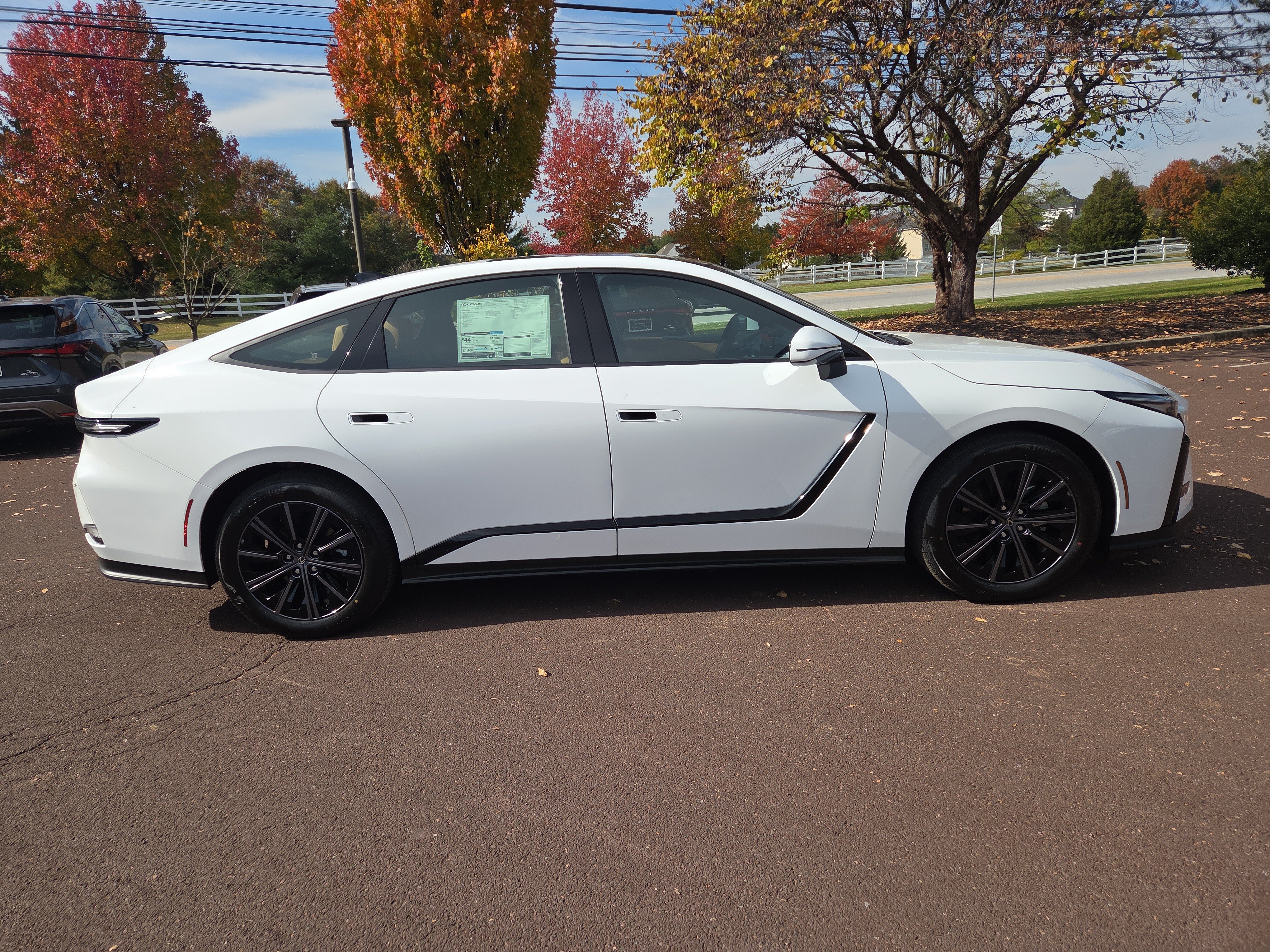 New 2026 Lexus ES 350h AWD w/ Convenience Package image 2