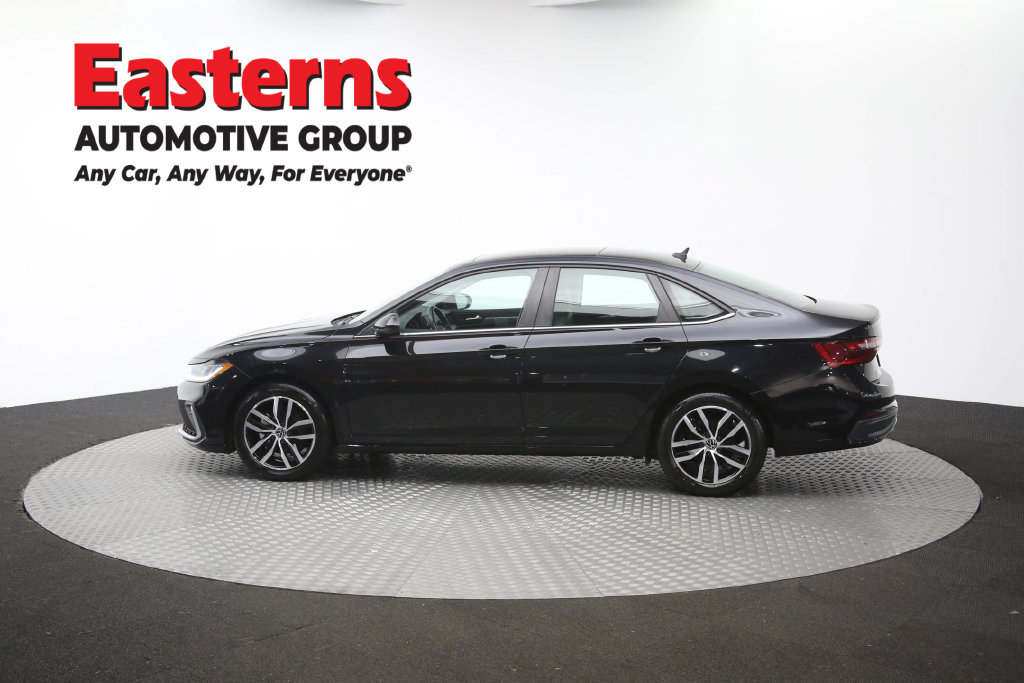 Used 2025 Volkswagen Jetta SE FWD image 61