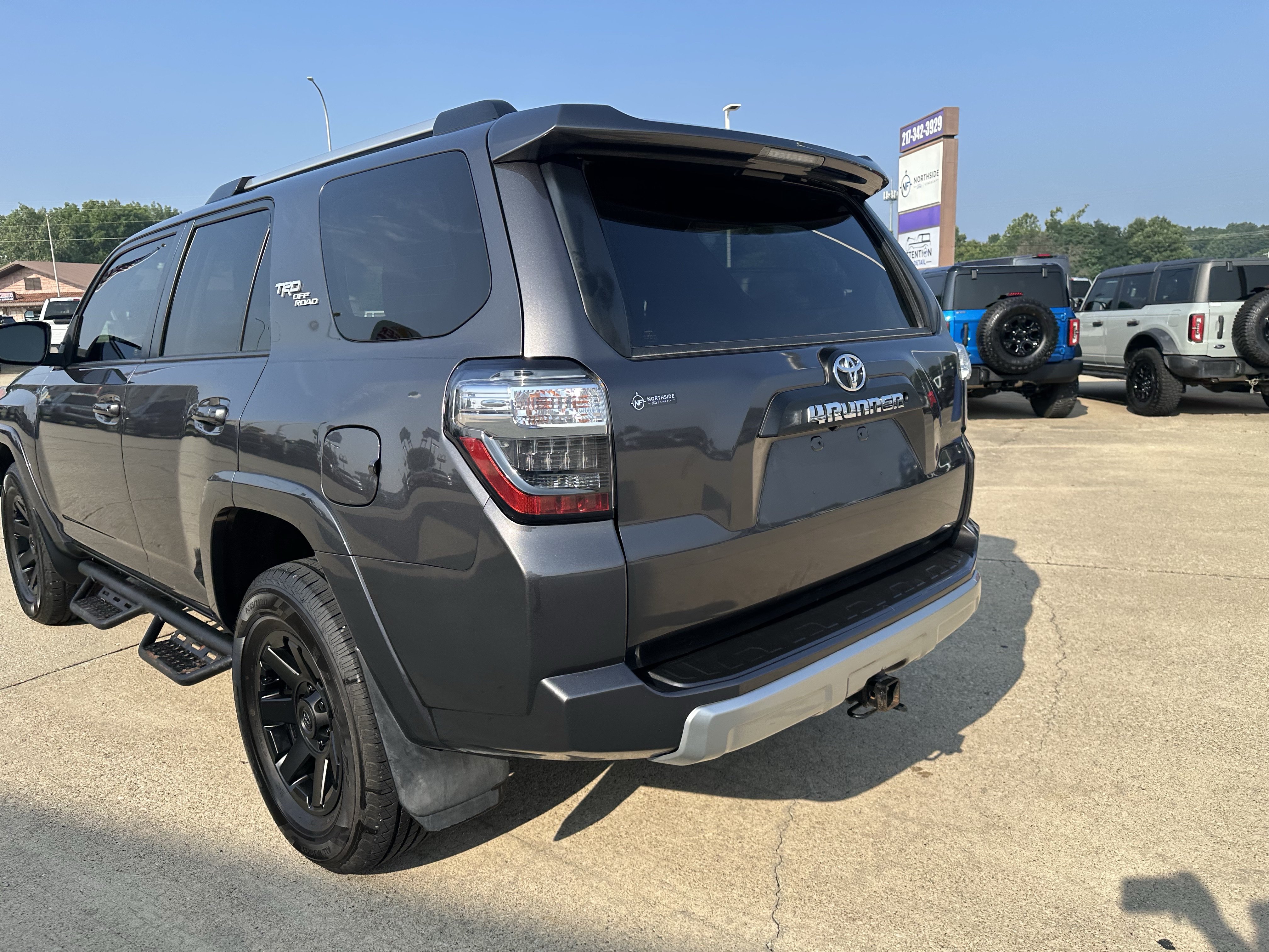 Used 2017 Toyota 4Runner TRD Off-Road Premium AWD/4WD image 5