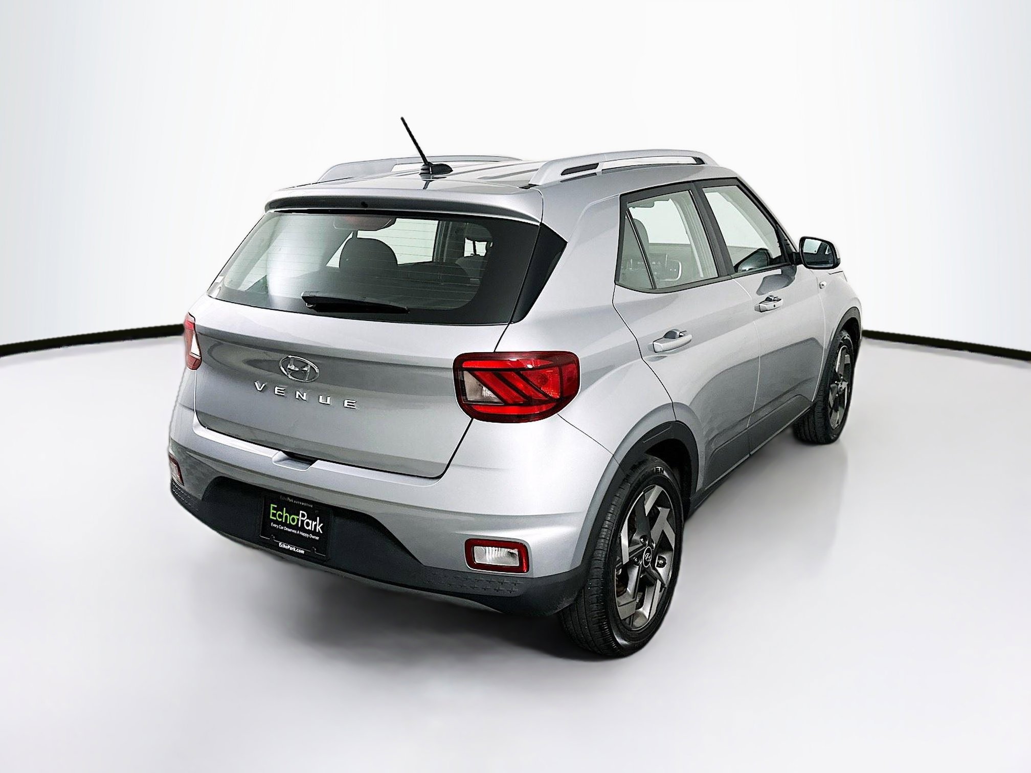 Used 2025 Hyundai Venue SEL image 9