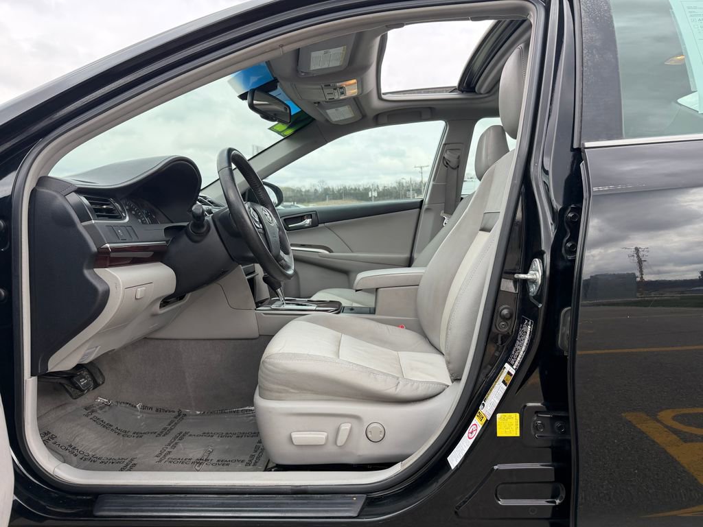 Used 2012 Toyota Camry XLE w/ Leather Pkg FWD image 12