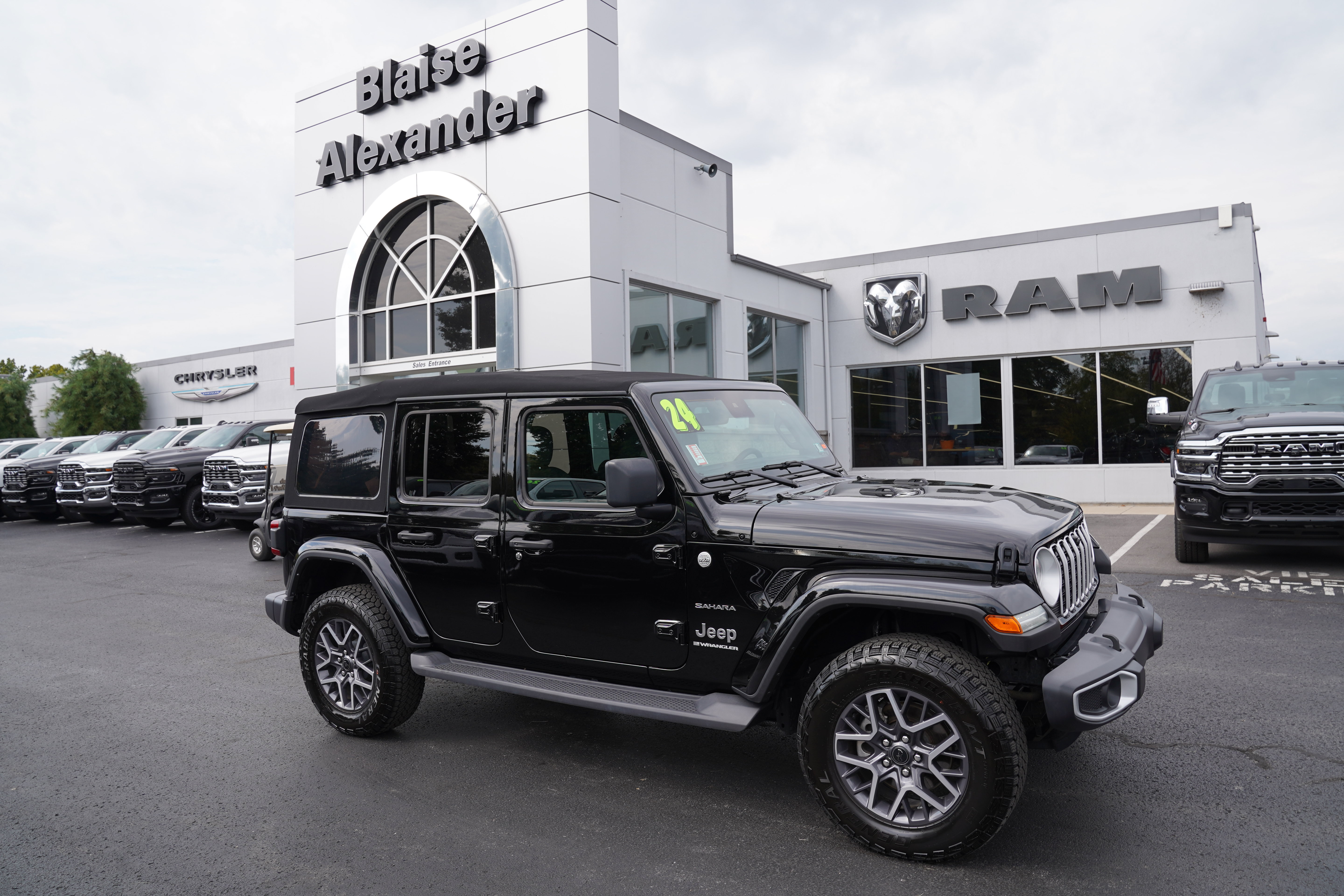Used 2024 Jeep Wrangler Unlimited Sahara w/ Technology Group