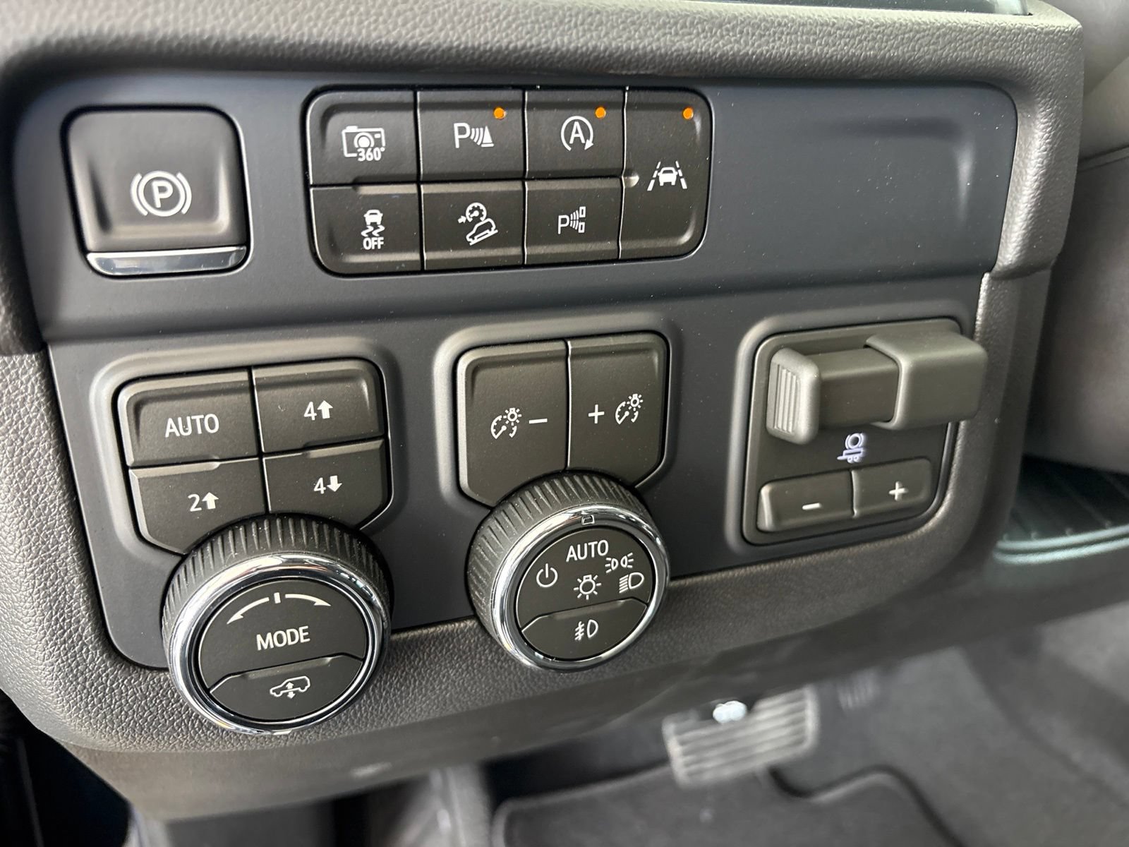 New 2026 Chevrolet Suburban High Country AWD/4WD image 16