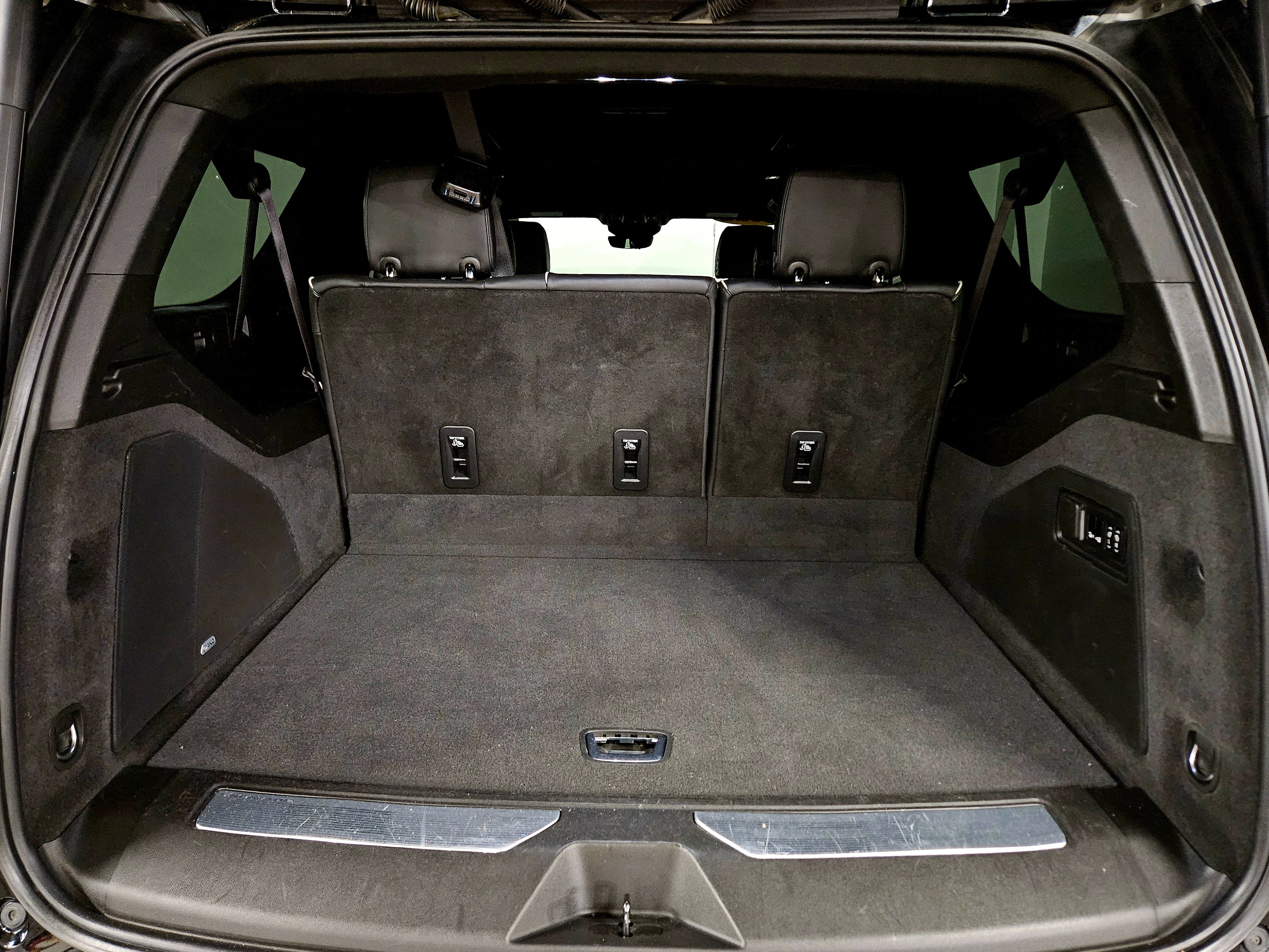 Used 2022 Cadillac Escalade ESV Sport AWD/4WD image 17