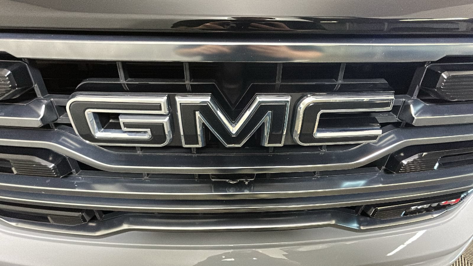 Used 2025 GMC Sierra 1500 AT4 w/ AT4 Preferred Package AWD/4WD image 10