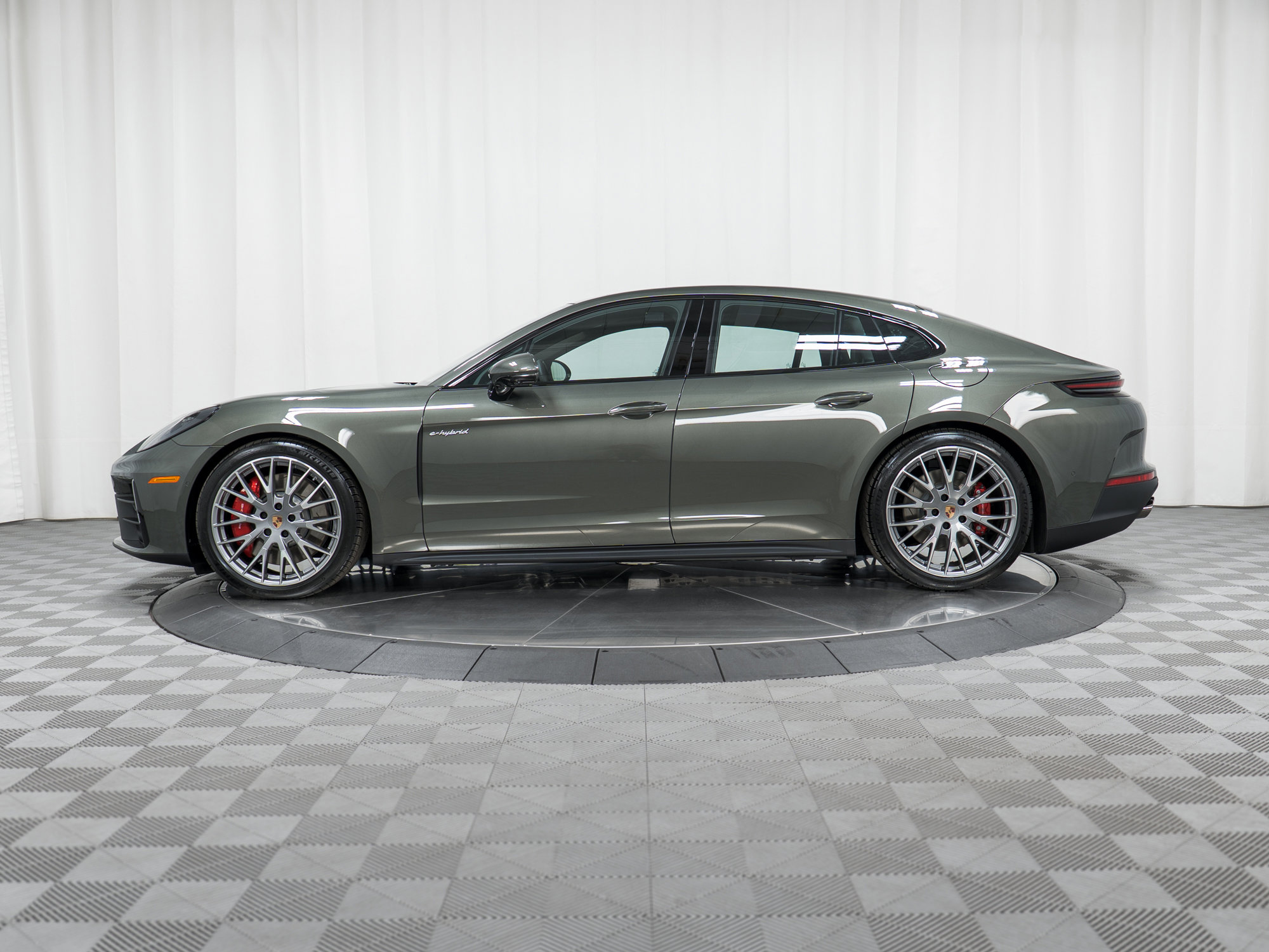 New 2026 Porsche Panamera 4S image 2