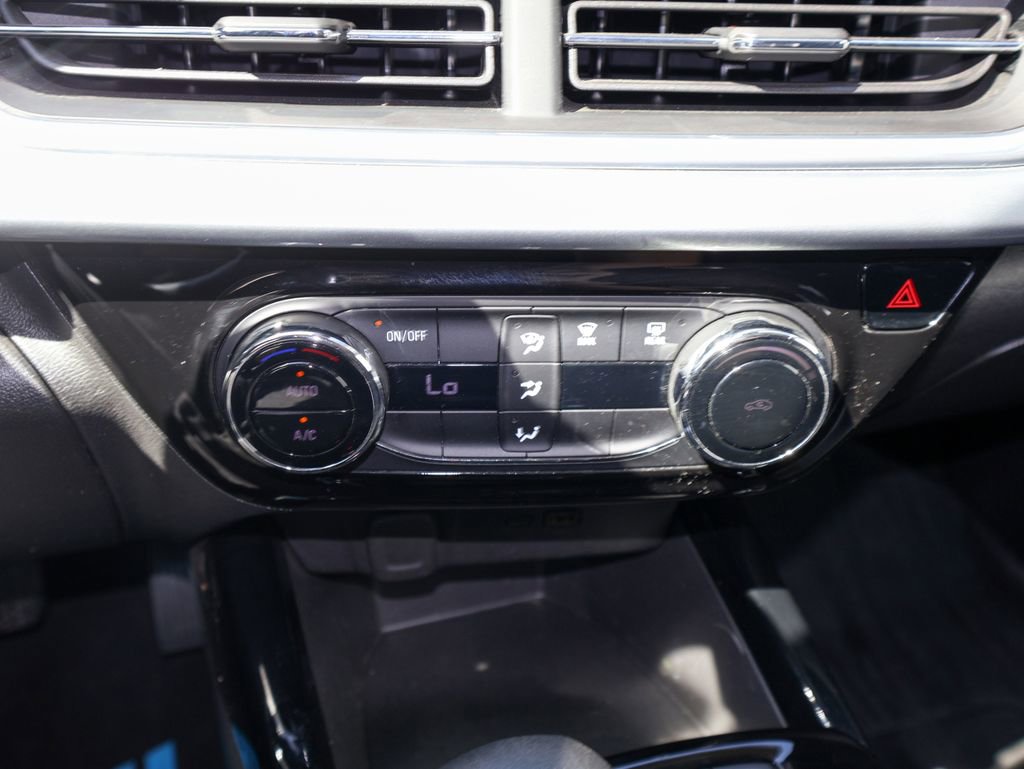 Used 2024 Chevrolet Trax LT FWD image 18