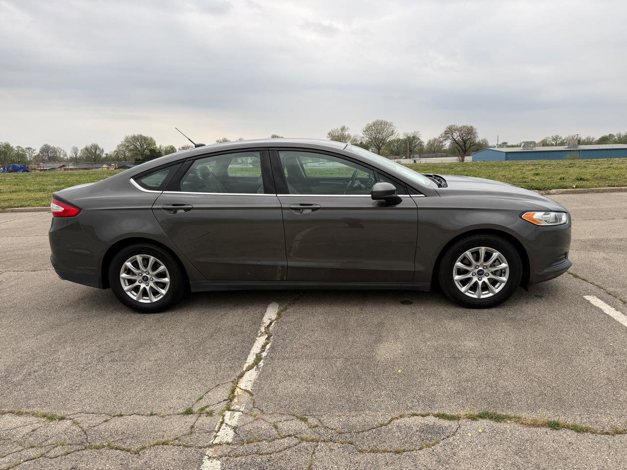 Used 2015 Ford Fusion S image 4