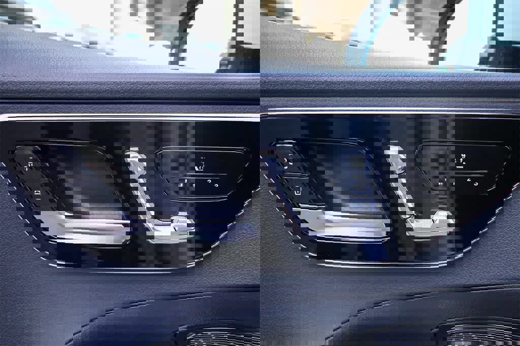 Used 2023 Mercedes-Benz C 300 Sedan image 19