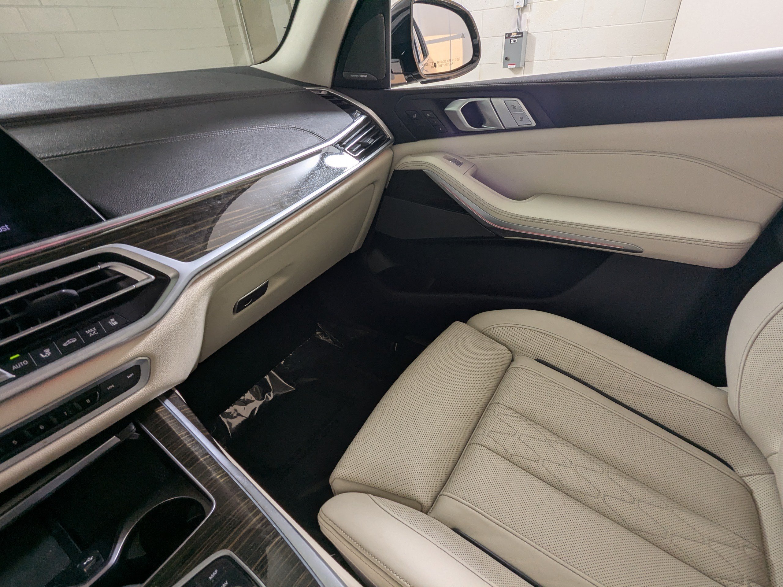 Used 2020 BMW X7 xDrive40i w/ Premium Package AWD/4WD image 13