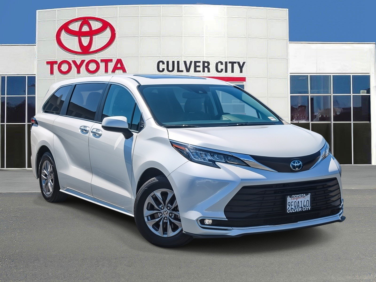 Certified 2023 Toyota Sienna XLE