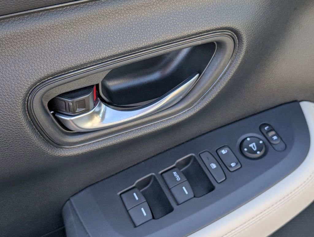 Used 2025 Honda HR-V LX image 22