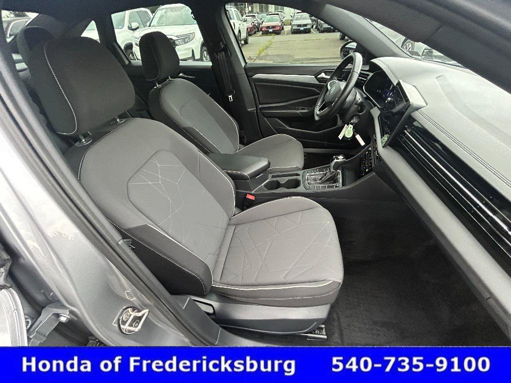 Used 2025 Volkswagen Jetta Sport FWD image 29