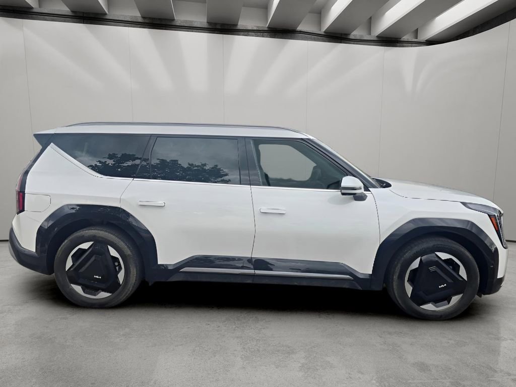 Used 2024 Kia EV9 Land AWD/4WD image 12