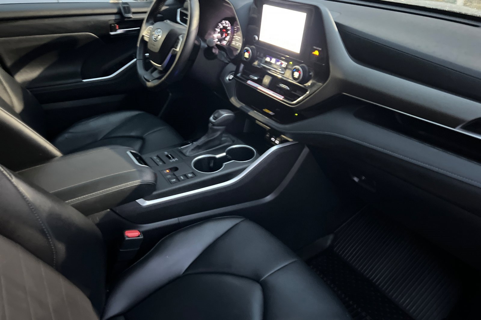 Used 2024 Toyota Highlander XLE image 14