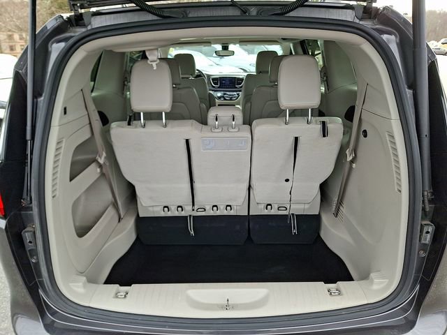 Used 2018 Chrysler Pacifica Touring-L image 30