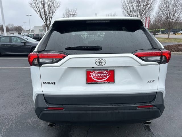 Used 2022 Toyota RAV4 XLE w/ Convenience Package image 6