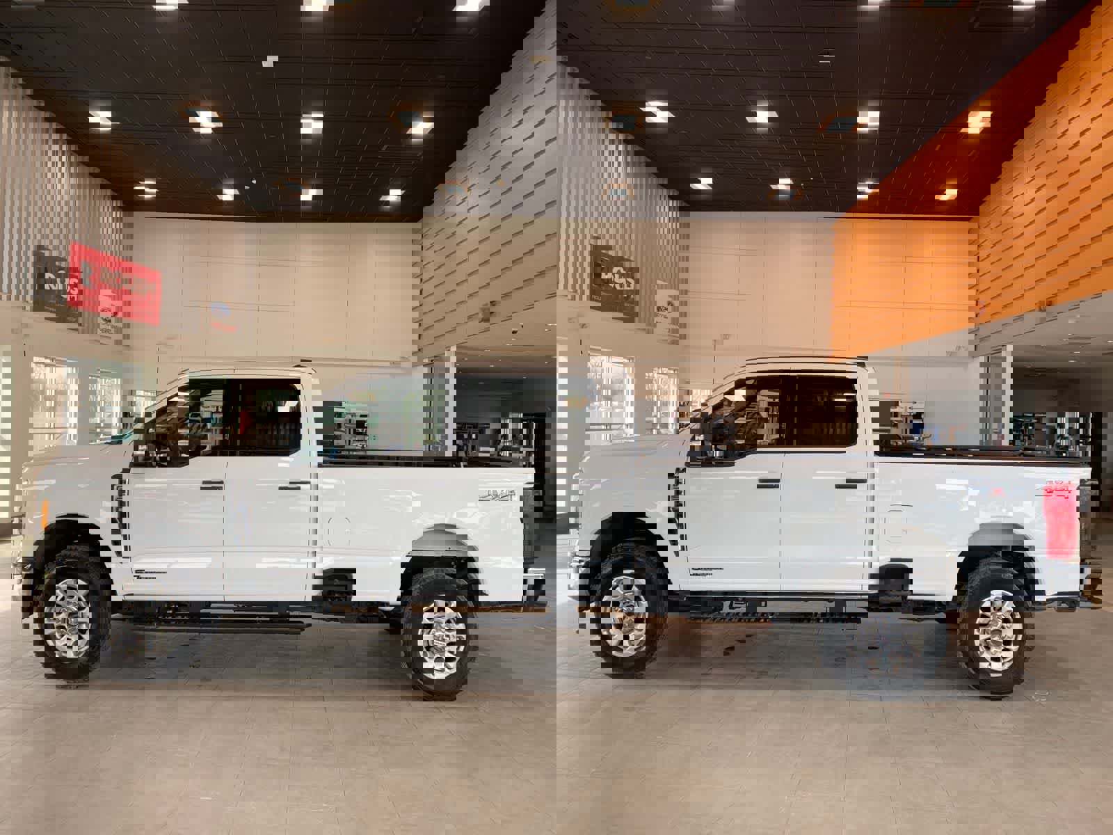 Used 2024 Ford F350 XLT image 2