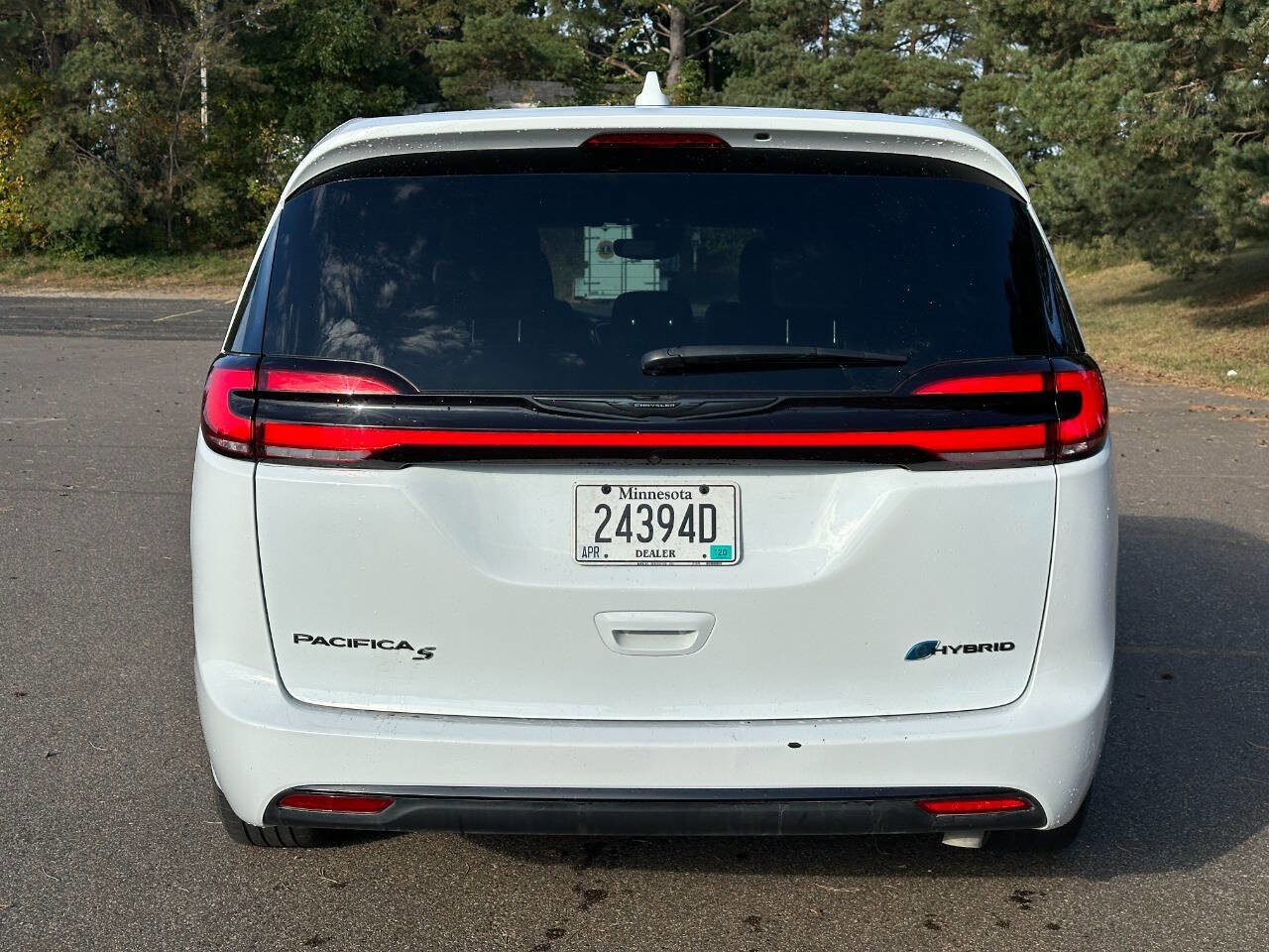 Used 2022 Chrysler Pacifica Touring-L w/ S Appearance Package image 4