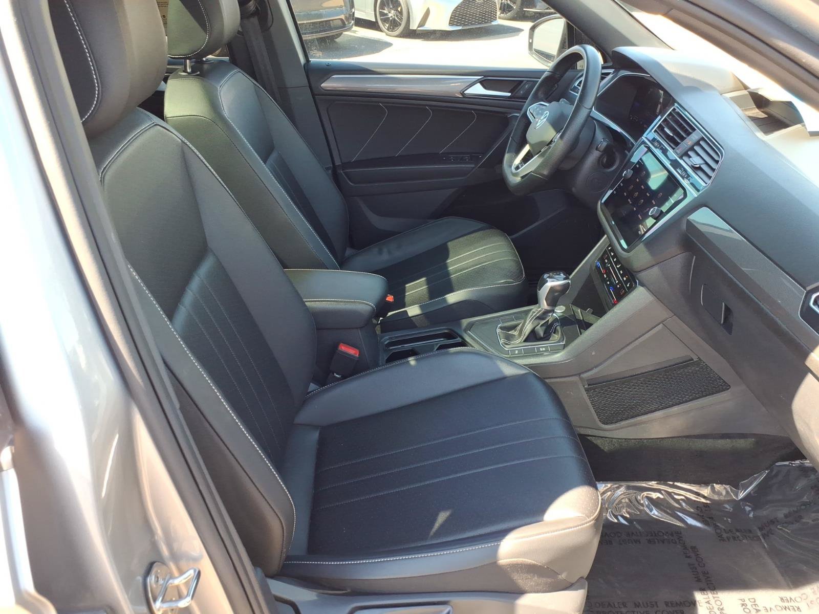 Certified 2023 Volkswagen Tiguan SE R-Line FWD image 11