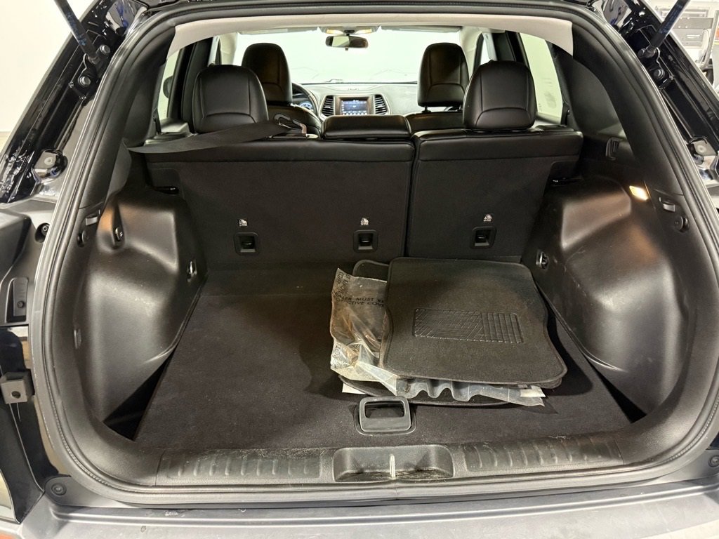 Used 2019 Jeep Cherokee Latitude Plus image 16