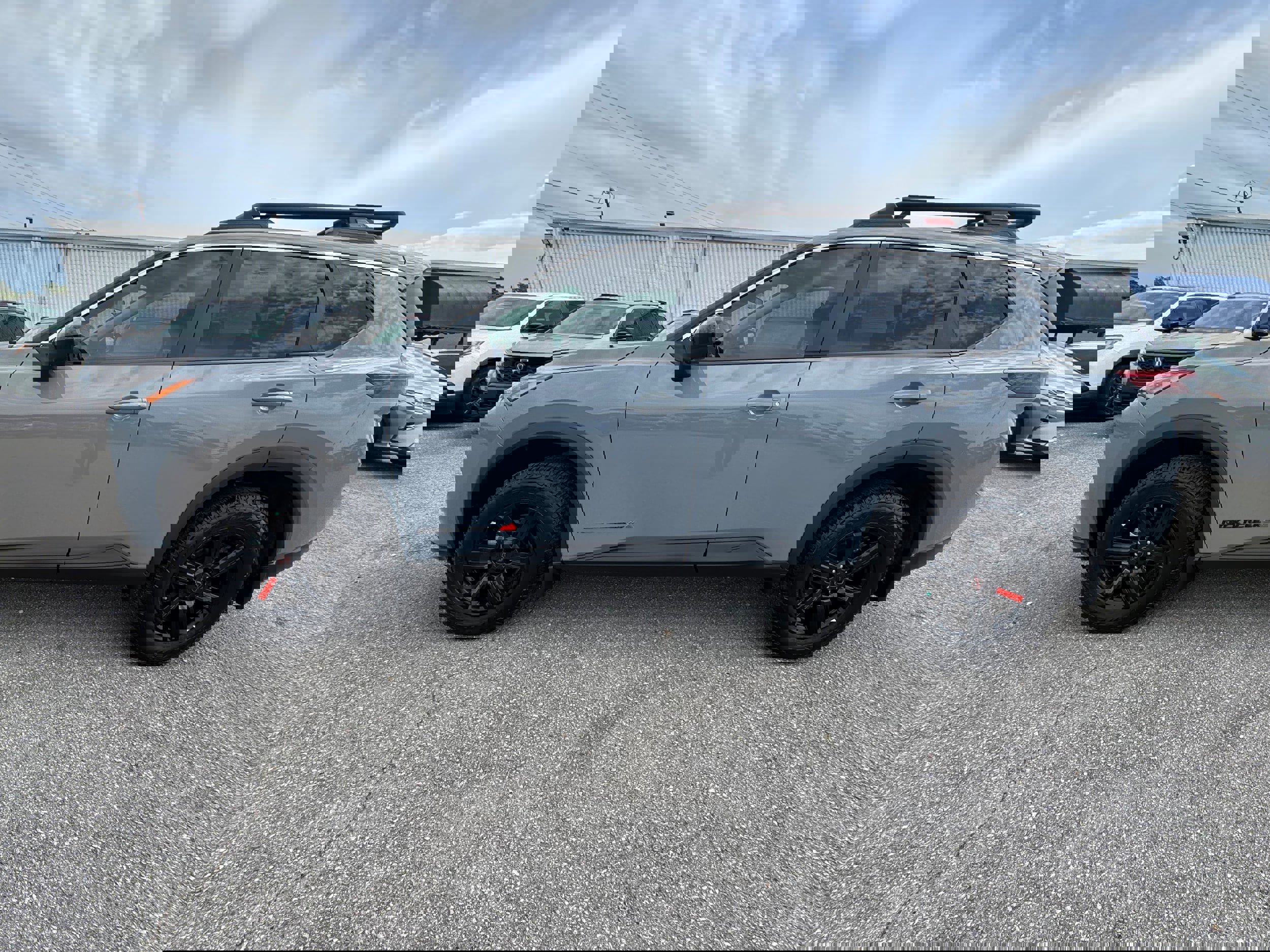 Used 2025 Nissan Rogue SV image 1