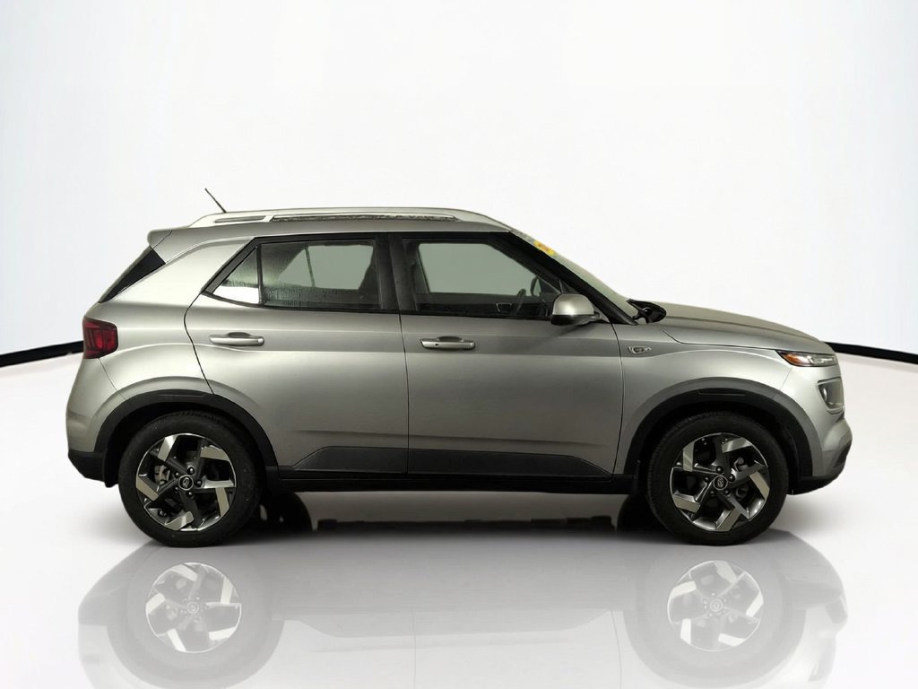Used 2024 Hyundai Venue SEL FWD image 5
