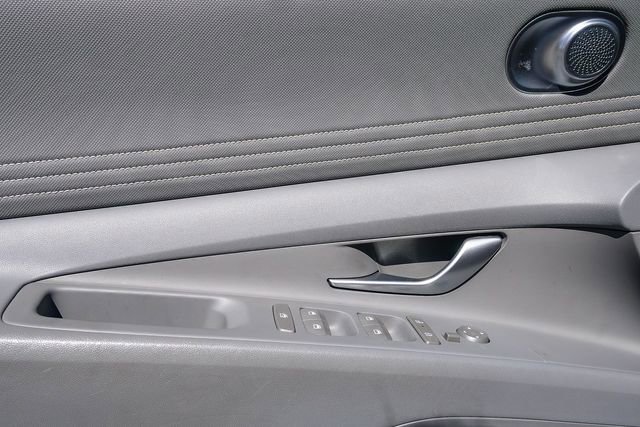 Certified 2025 Hyundai Elantra Sport image 24
