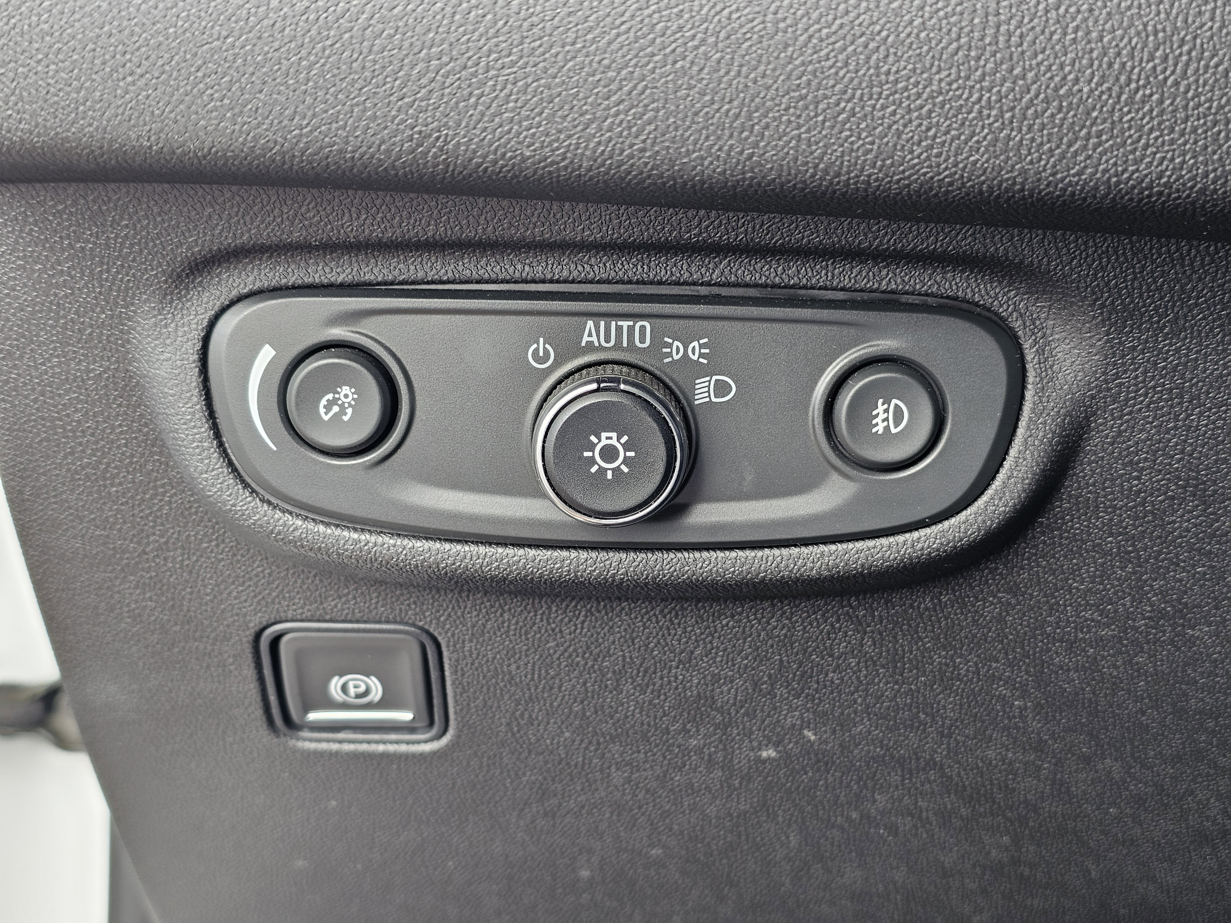 Used 2024 GMC Terrain SLT image 18